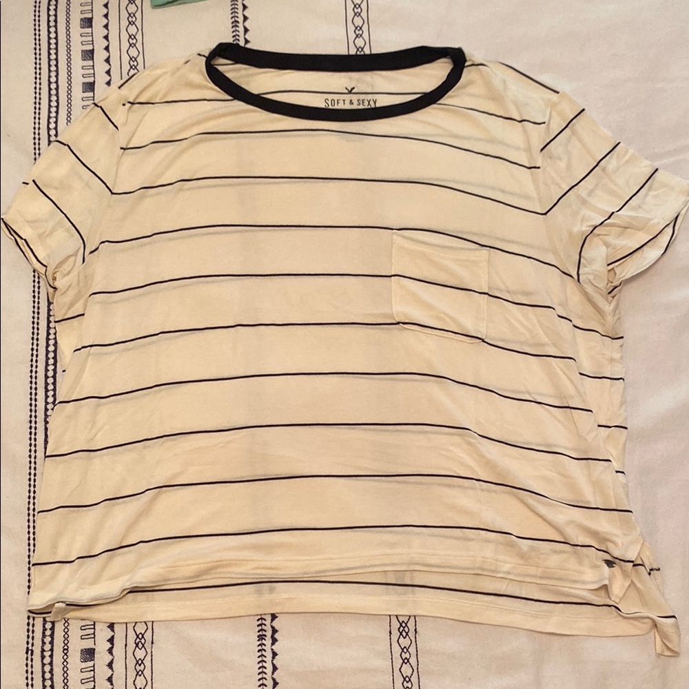 American Eagle Outfitters Soft & Sexy Tee in Cream and Black